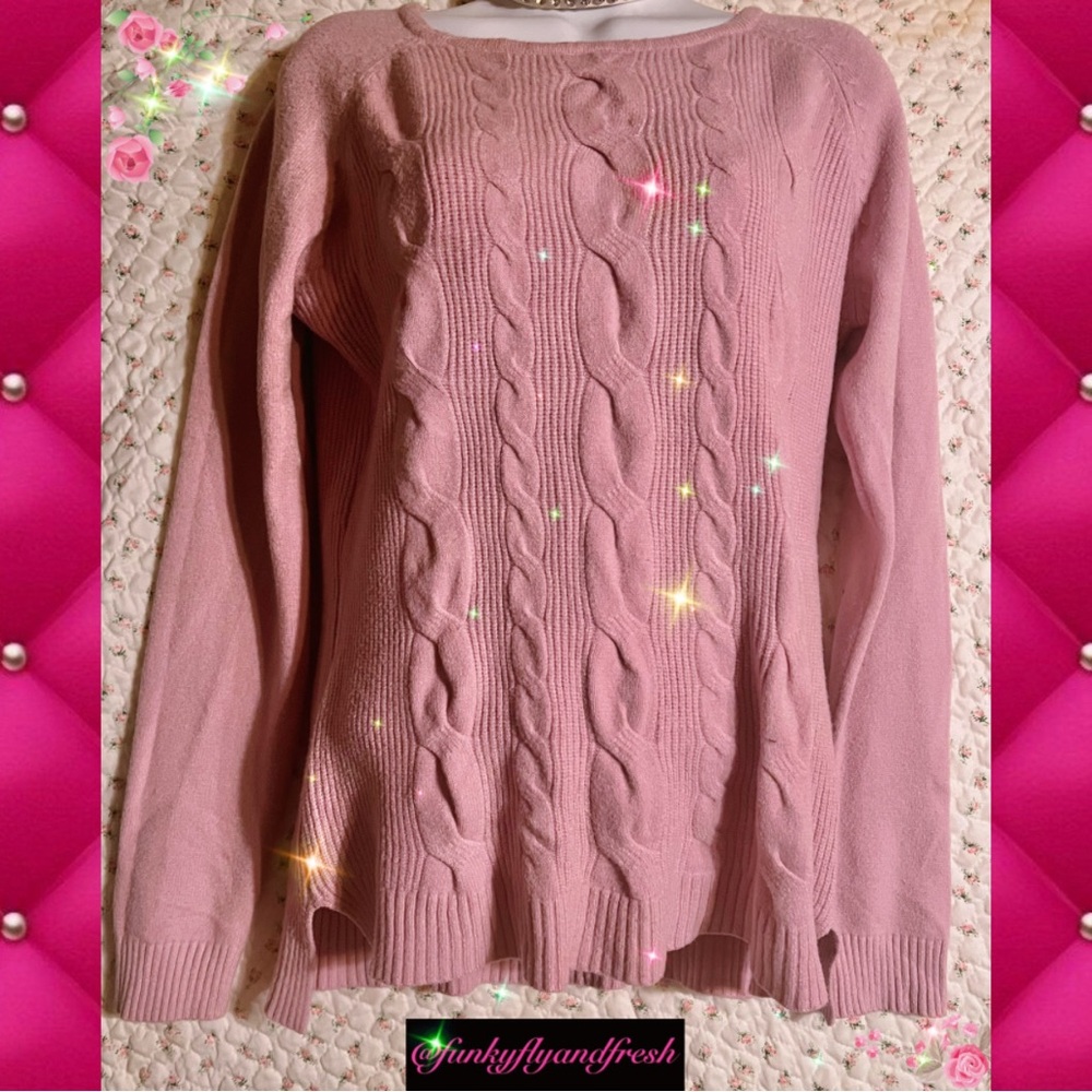 Cyrus cable knit sweater size medium in soft mauve.